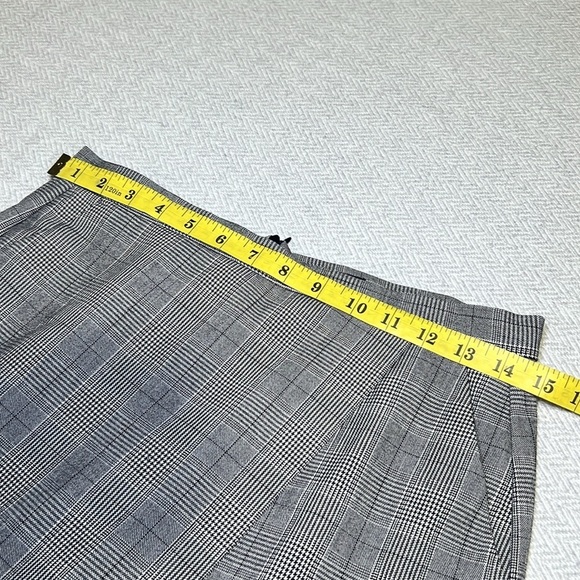 Banana Republic Mini Skirt, size 4 Petite. - Picture 9 of 10